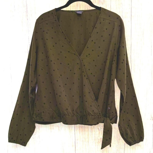 EDDIE BAUER Faux Wrap Surplice Neck Star Print Olive Army Green Top Blouse M - Picture 2 of 2